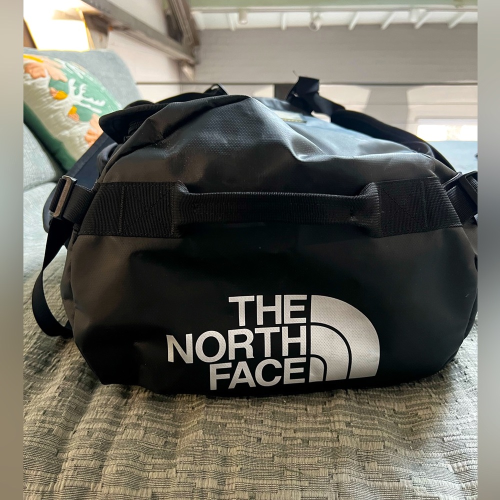 THE NORTH FACE Base Camp Voyager Duffle/Backpack in Black